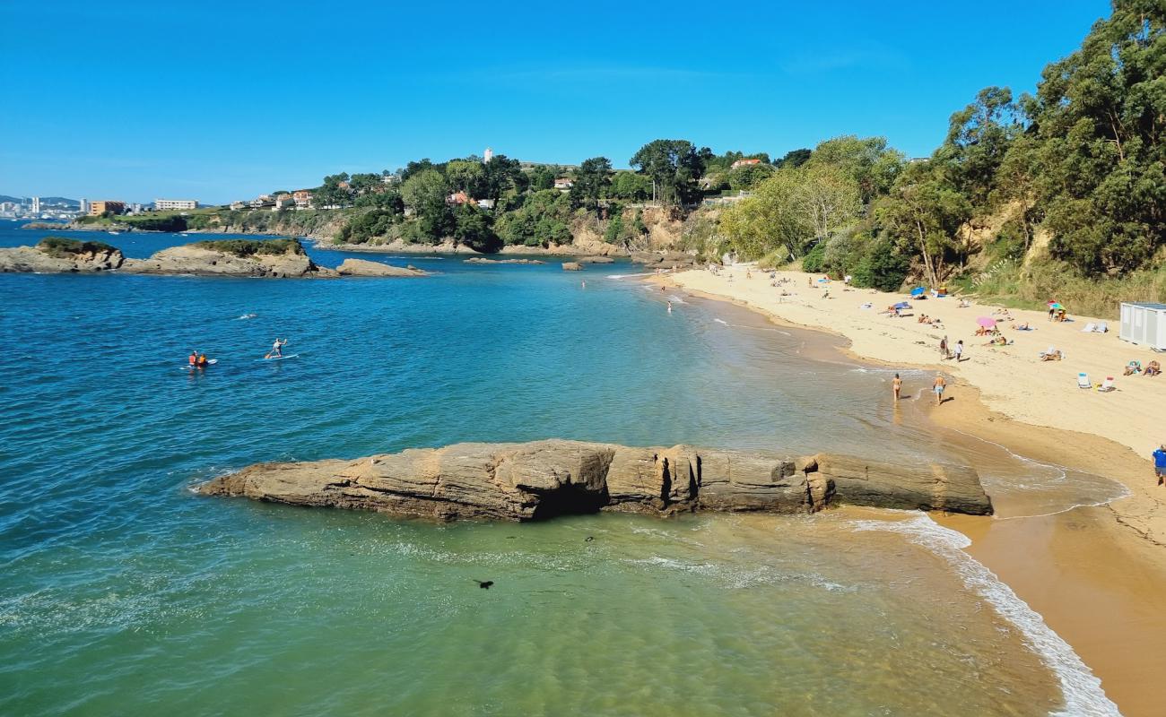 Photo of Playa de Espineiro with bright sand surface