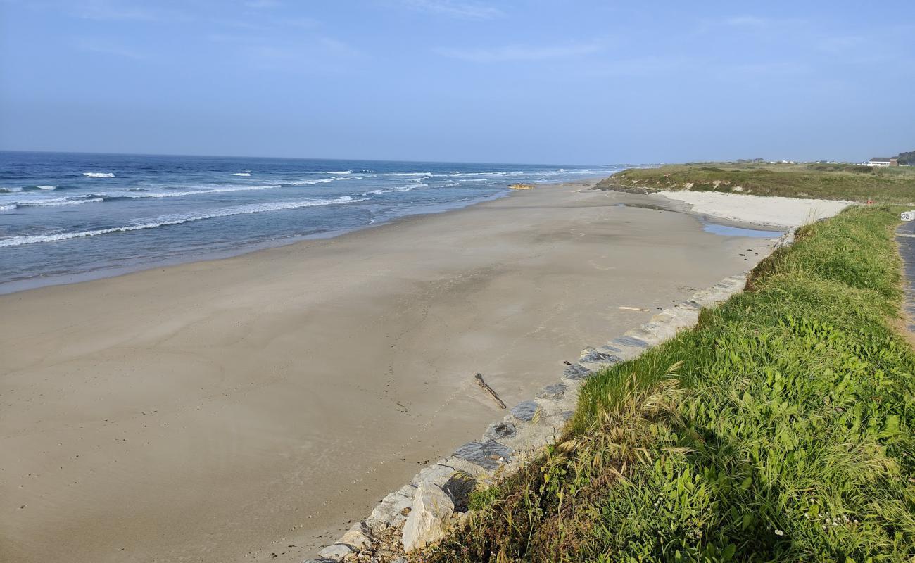 Photo of Praia de Remior with bright sand surface