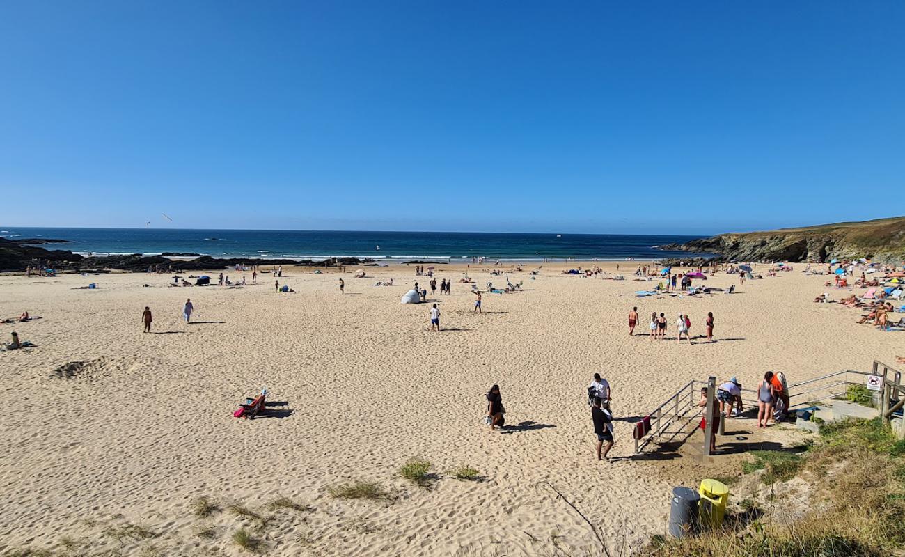 Photo of Playa de Serantes with bright sand surface