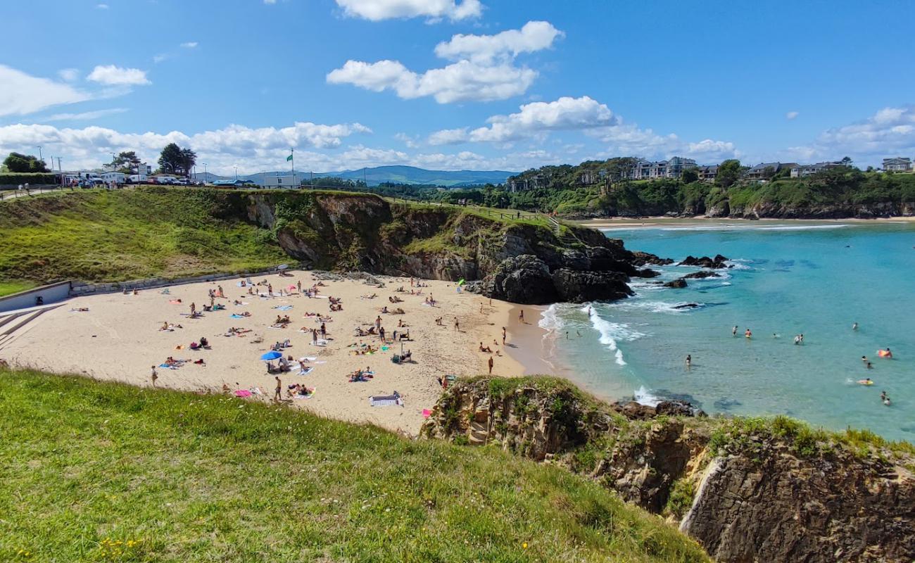 Photo of Playa del Murallon o Maleguas with bright sand surface