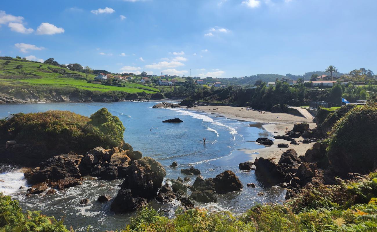 Photo of Playa de la Llada with gray sand surface