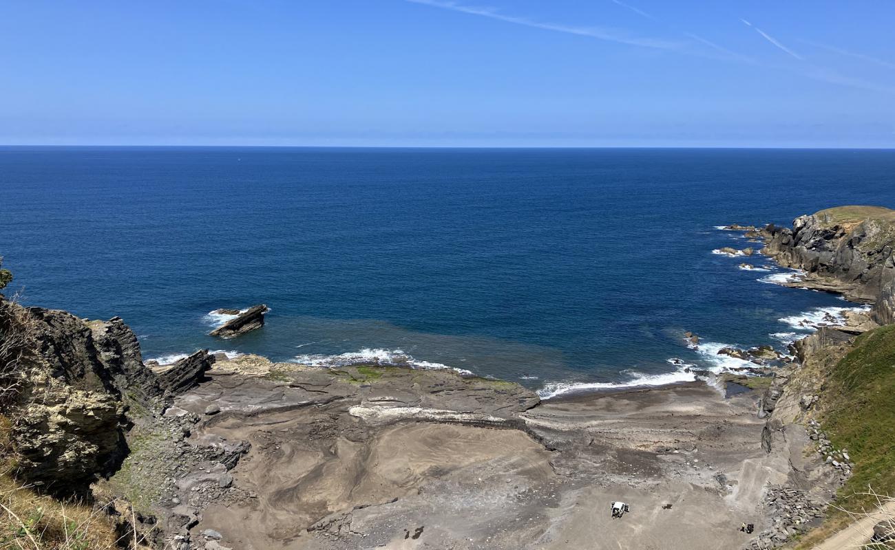 Photo of Playa de Portazuelos with rocks cover surface