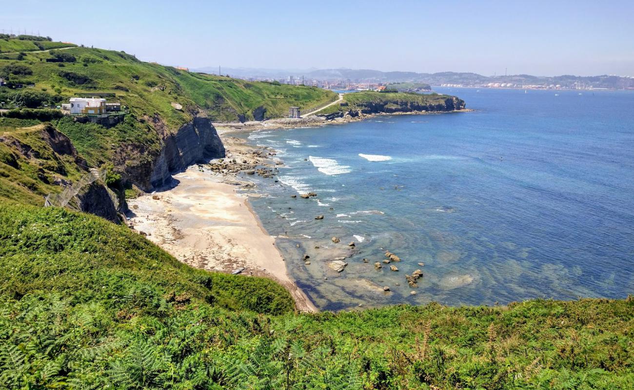 Photo of Playa de Penarrubia with gray sand &  rocks surface