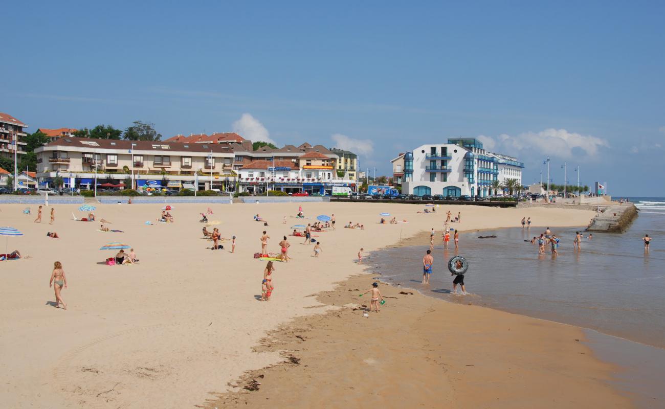 Photo of Playa Ria De San Martin De La Arena with bright sand surface