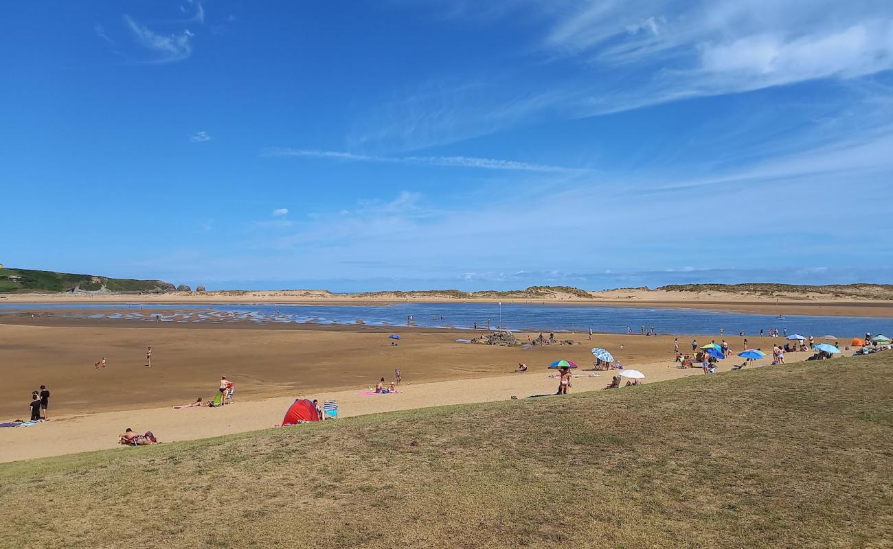 Photo of Playa de Usil with bright sand surface