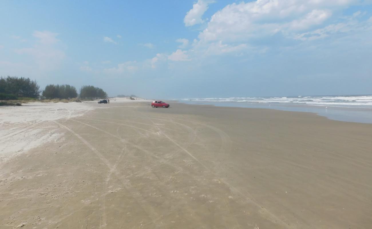 Photo of Rondinha Nova Beach with bright fine sand surface