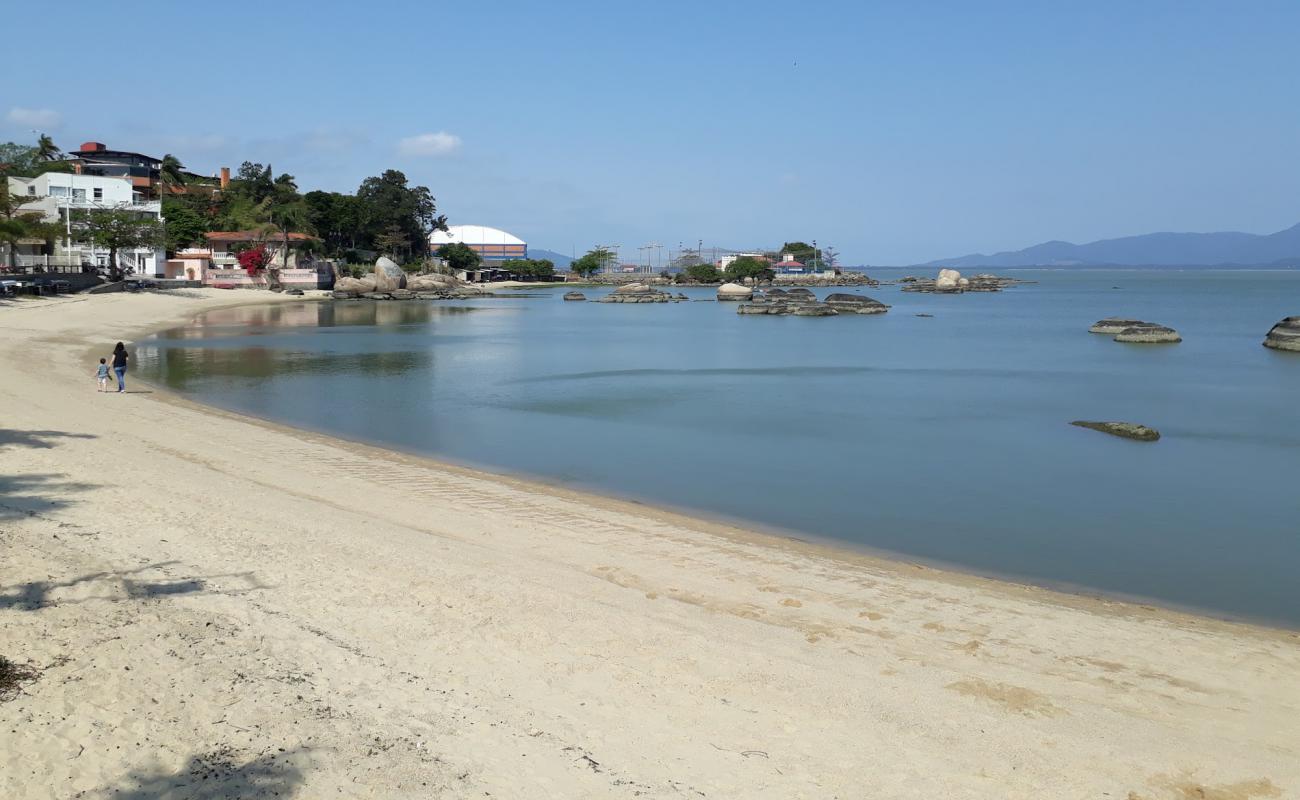 Photo of Itaguacu Beach with bright sand surface