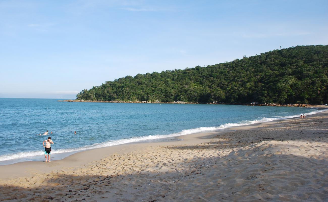 Photo of Enseada dos Golfinhos with bright sand surface