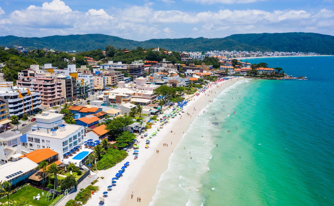 Photo of Bombinhas Beach with bright fine sand surface