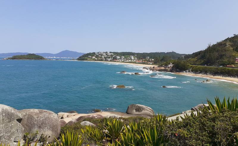 Photo of Ilhota Beach with bright fine sand surface