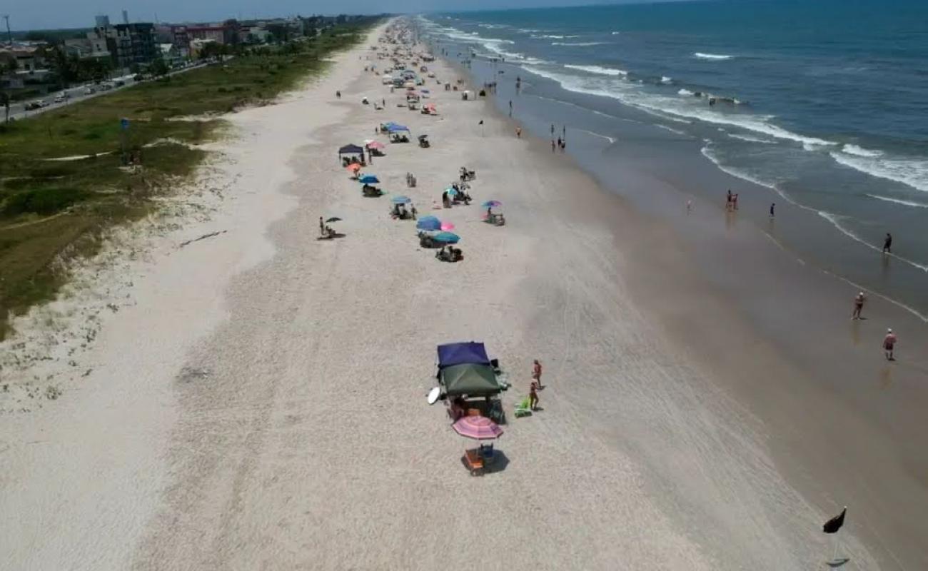 Photo of Gaivotas Beach with bright fine sand surface