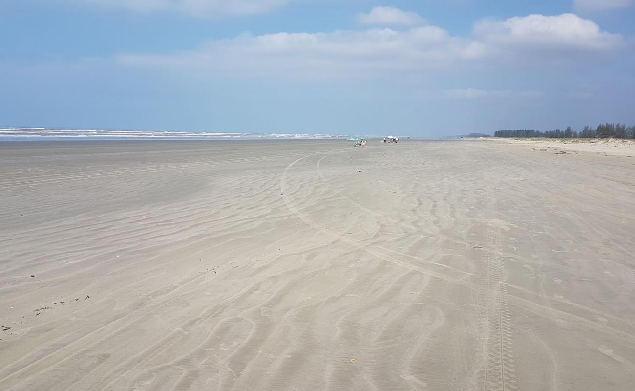 Photo of Balneario Flor de Iguape Beach with bright fine sand surface