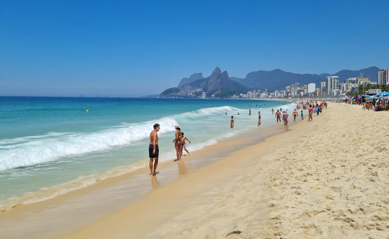 Photo of Arpoador Beach with bright fine sand surface