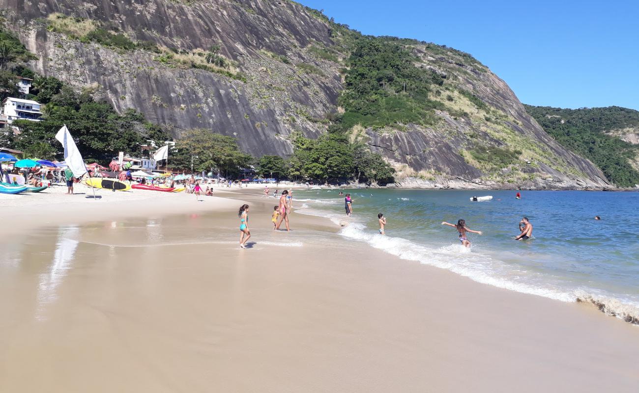 Photo of Itaipu Beach with bright fine sand surface