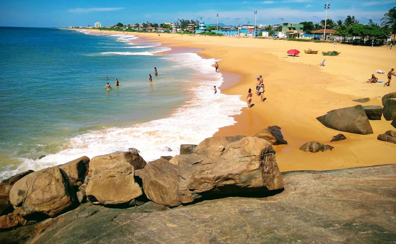 Photo of Barra do Jucu Beach with bright sand surface