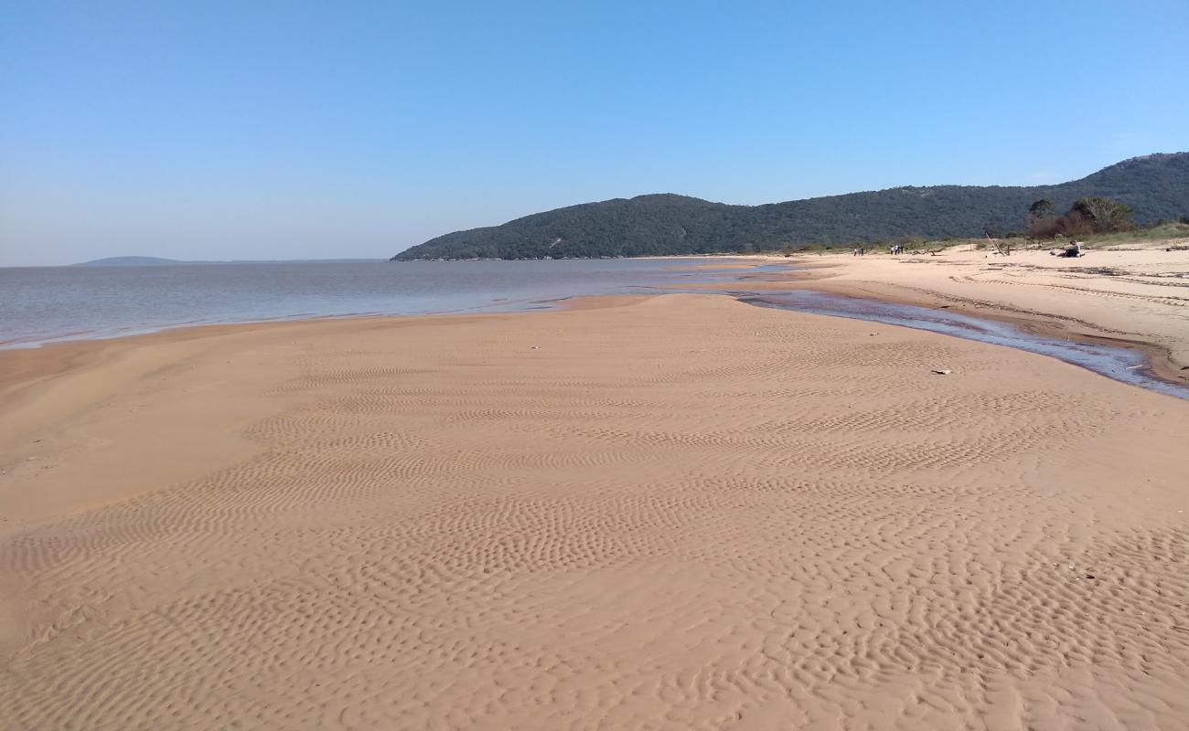 Photo of Praia de Fora with bright sand surface