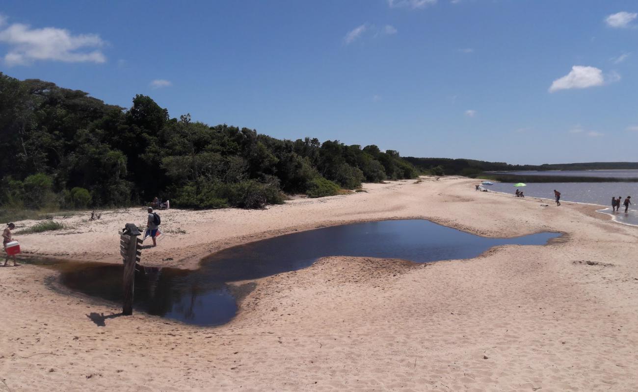 Photo of Praia do Jacarezinho with bright sand surface