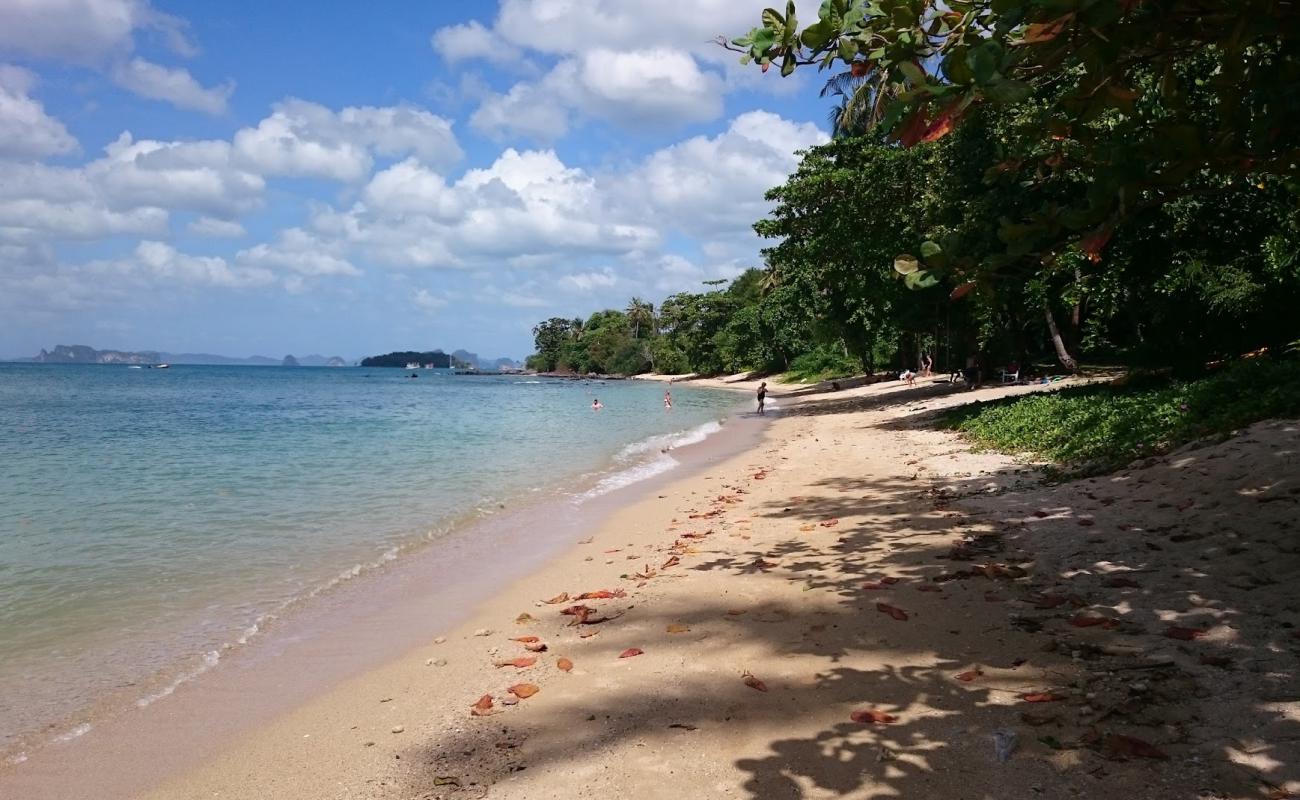 Photo of Klong muang Bay with bright sand surface