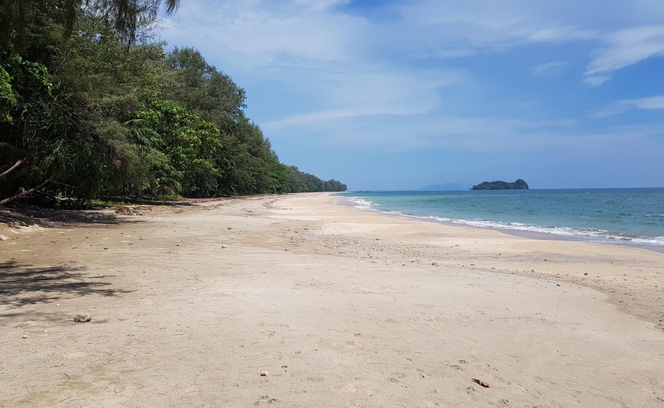 Photo of Koh Jum Beach with bright sand surface