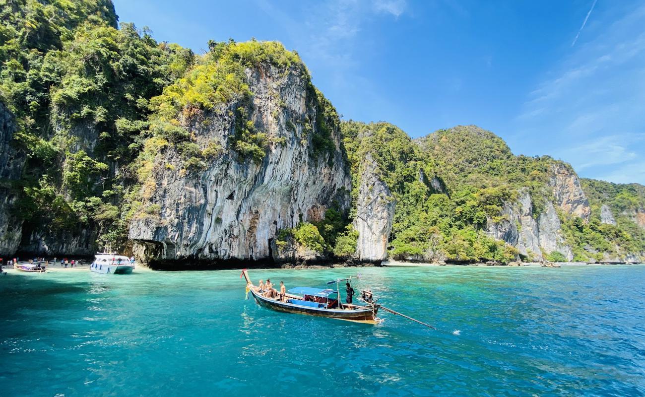 Photo of Monkey Bay Beach with white fine sand surface