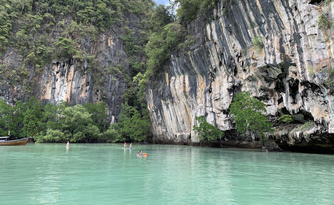 Photo of Lagoon of Hong island with bright sand surface