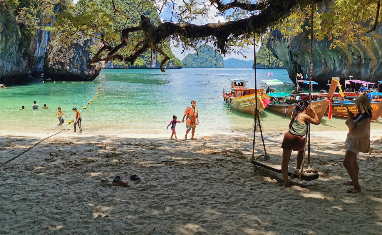 Photo of Koh Lao Beach with light sand &  pebble surface