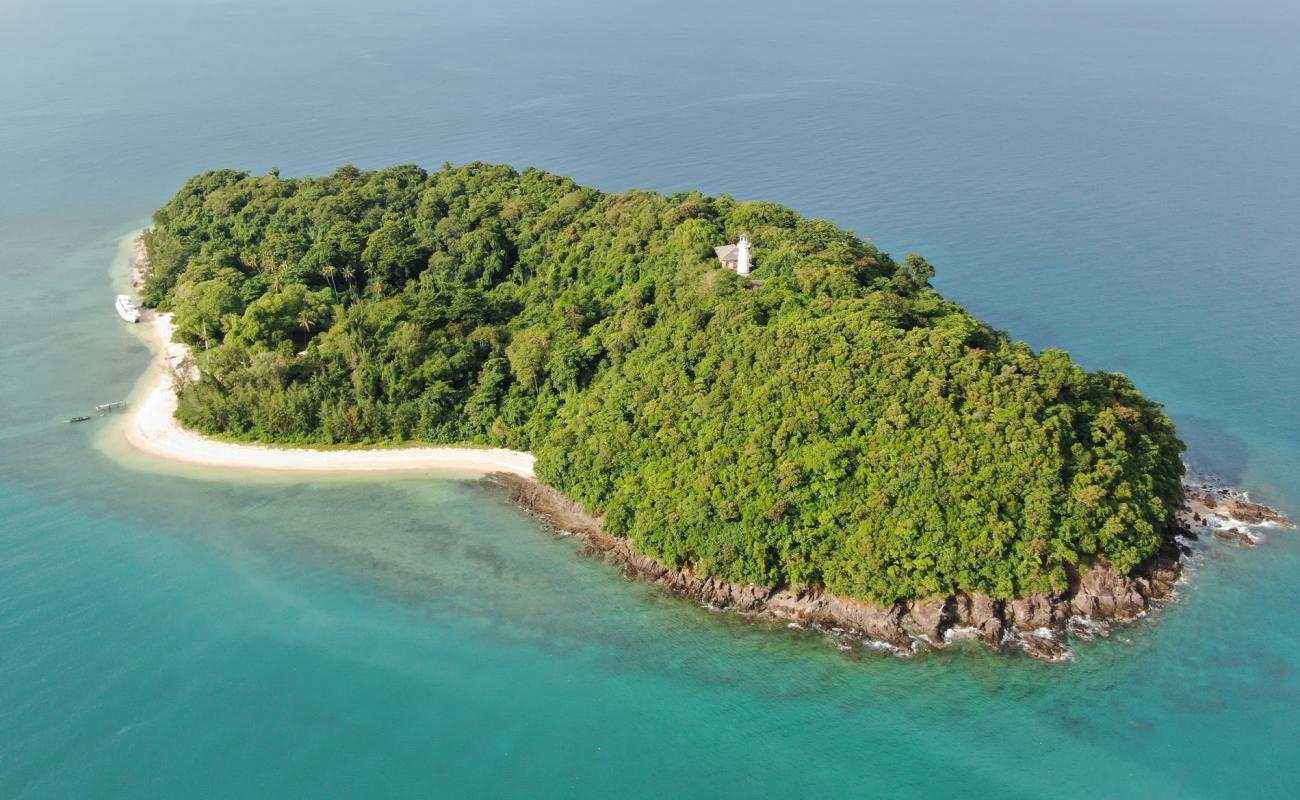 Photo of Koh Tapao Noi Beach with bright sand surface