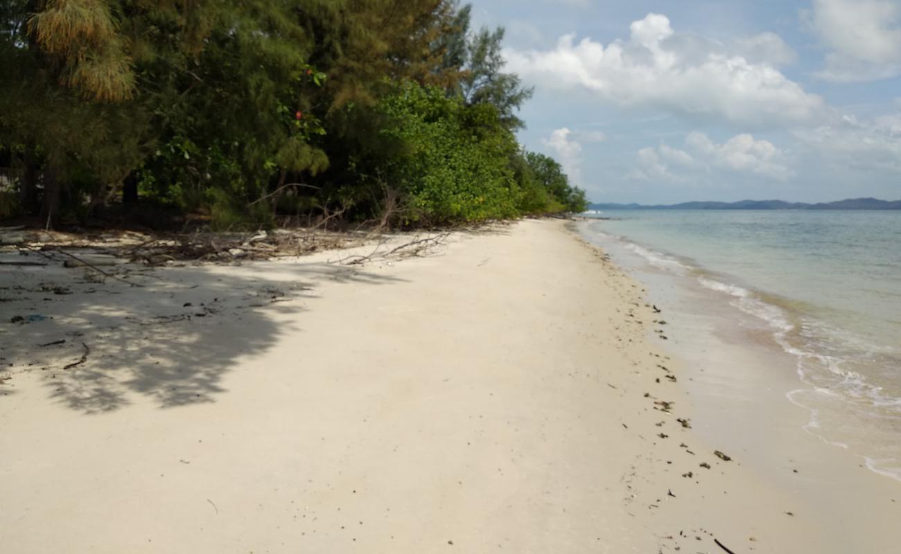 Photo of Pa Klok Beach with bright sand surface