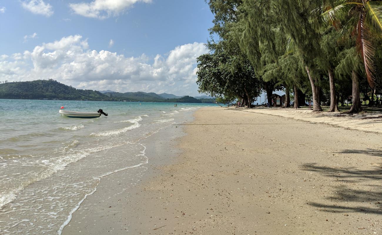 Photo of Lawa Island Beach with bright sand surface