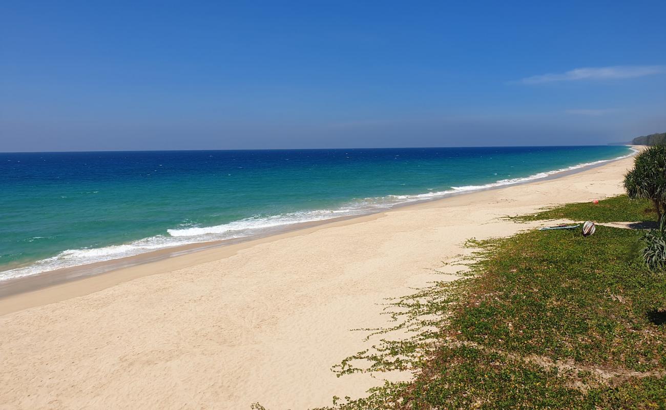 Photo of Bor Dan Beach with bright fine sand surface