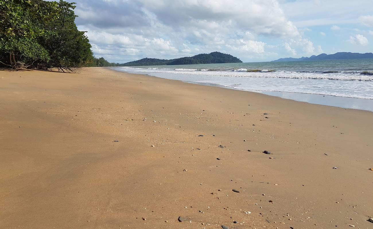 Photo of Hat Ao Khoei Beach with bright sand surface