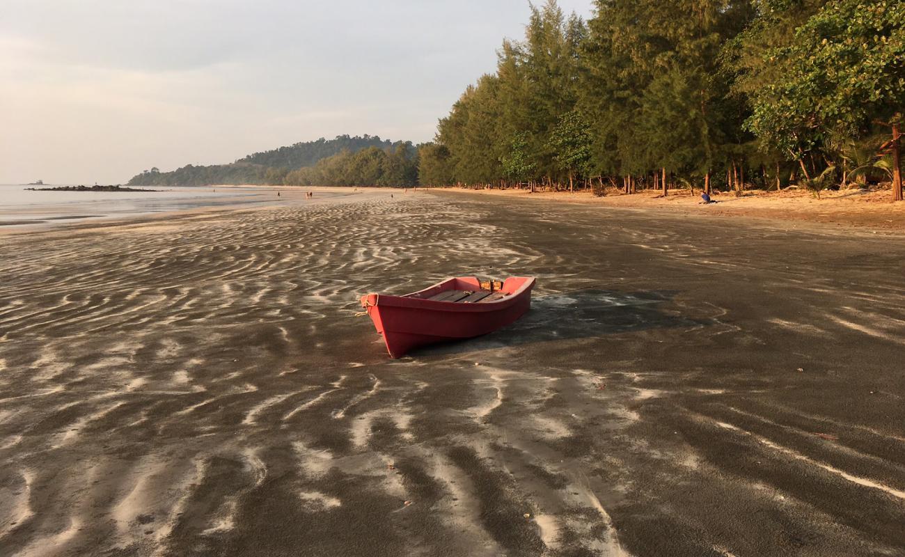 Photo of Chang Tong Beach with bright sand surface