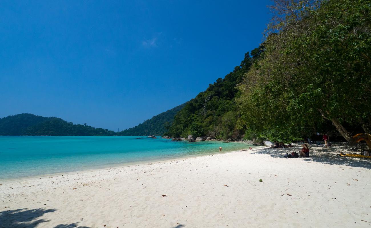 Photo of Chong Khat Bay Beach with bright sand surface