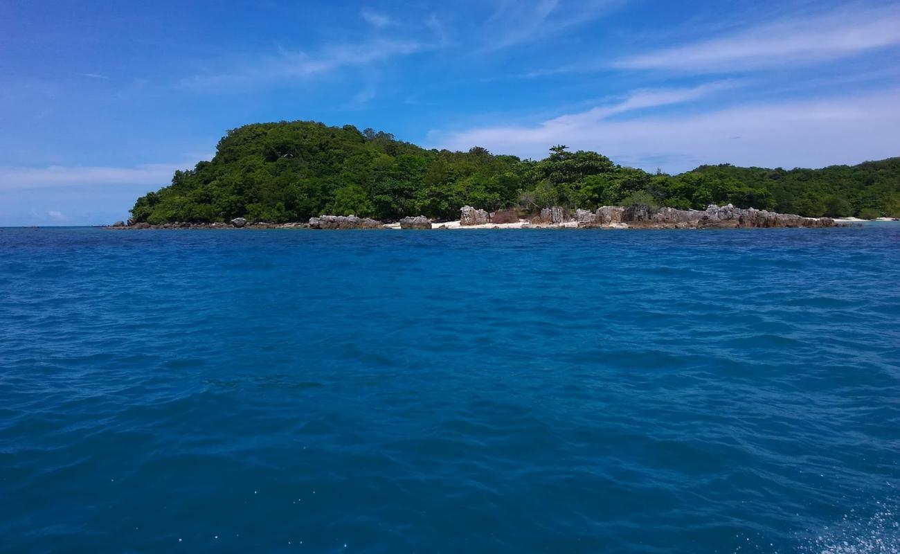 Photo of Ko Wang Nai with bright sand & rocks surface