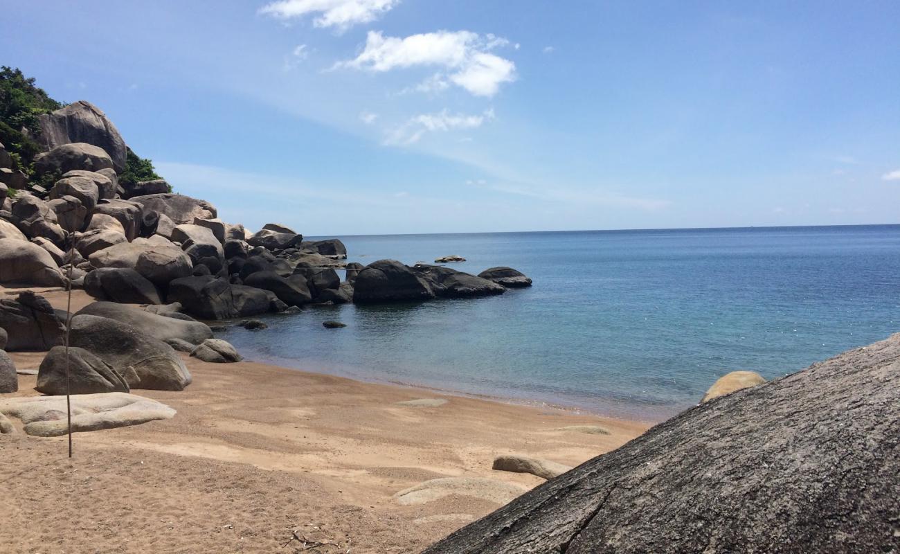 Photo of Mao Bay Beach with bright sand surface