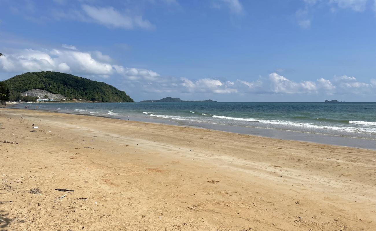 Photo of Sairee Beach with bright sand surface