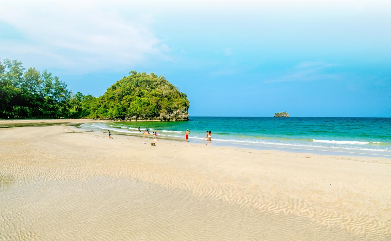 Photo of Ao Yai Ai Beach with bright sand surface