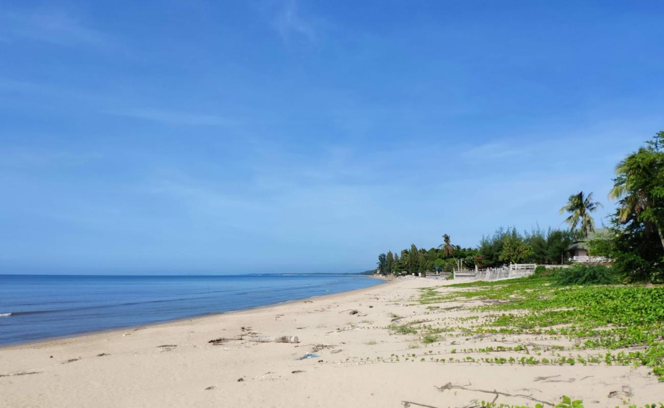 Photo of Khlong Wan Beach with bright sand surface