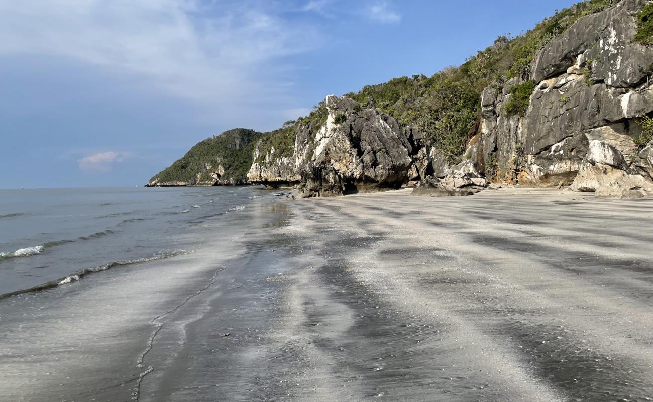 Photo of Wat Thung Noi Stone Beach with gray sand surface