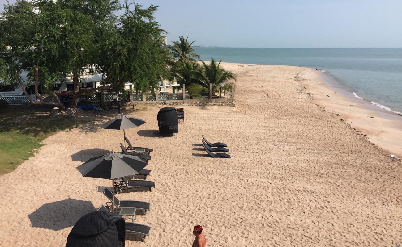 Photo of Bang Sai Yoi Beach with bright sand surface