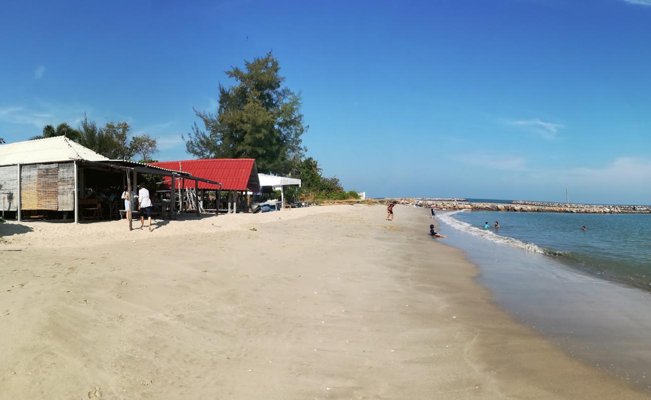 Photo of Chomchan Beach with bright sand surface