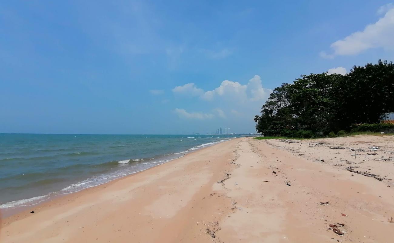 Photo of Tawanron Beach with bright sand surface