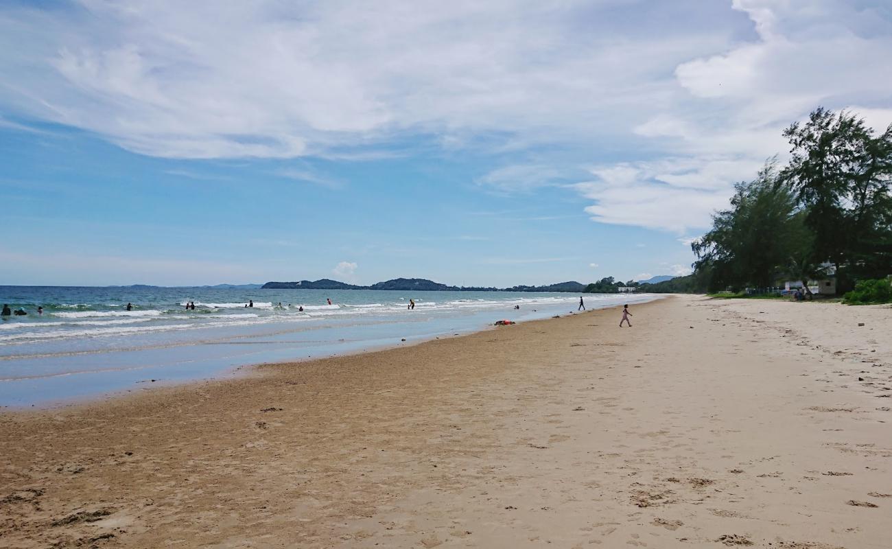 Photo of Laem Maepim Beach with bright sand surface