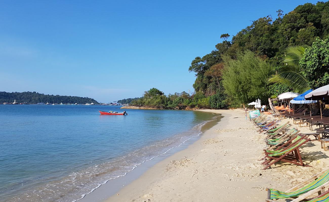 Photo of Haad Klong Kloi with bright fine sand surface