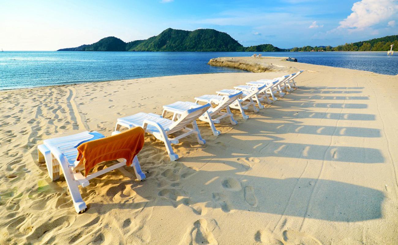 Photo of Aiyapura Beach with white fine sand surface