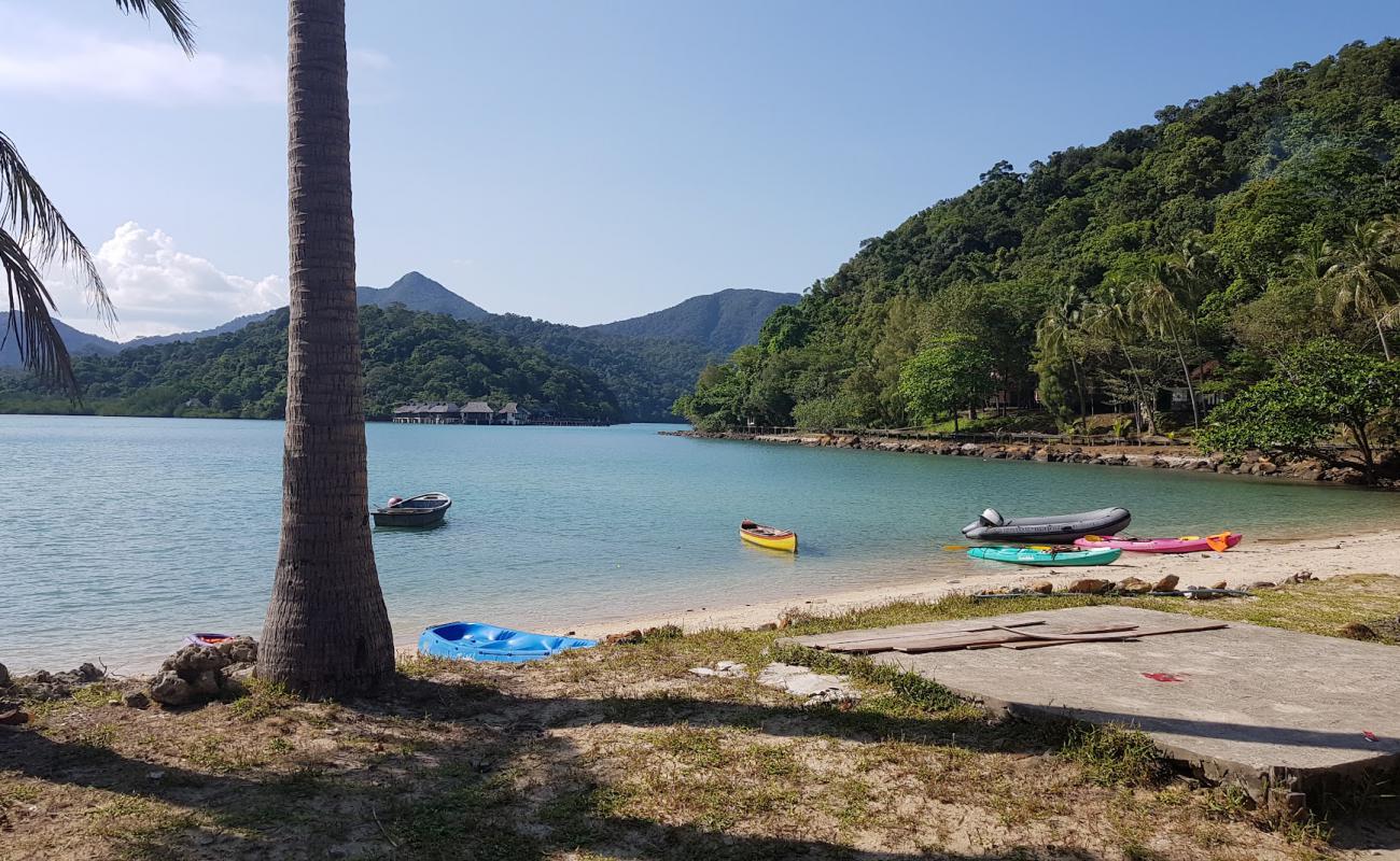 Photo of Ko Ngam Beach with white fine sand surface