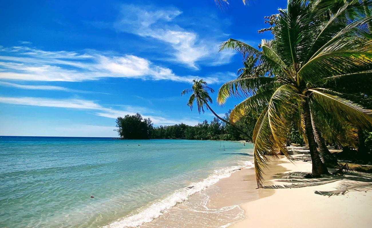 Photo of Klong Hin Beach with white fine sand surface