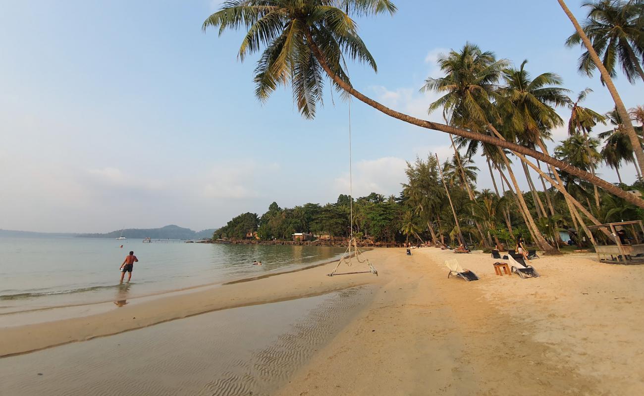 Photo of Haad Na Lay Beach with bright fine sand surface