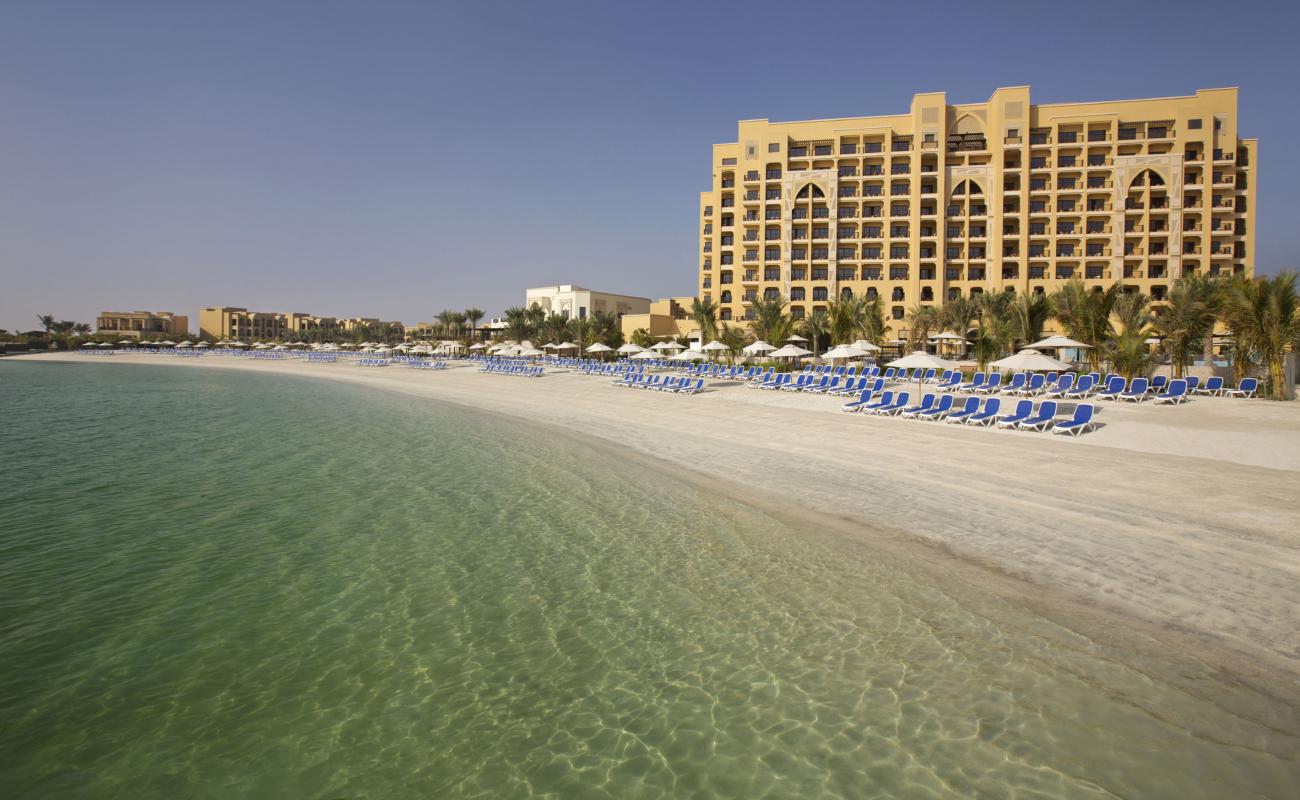 Photo of DoubleTree resort with bright fine sand surface