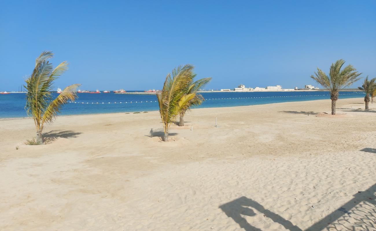 Photo of Al Mirfa Beach with bright sand surface